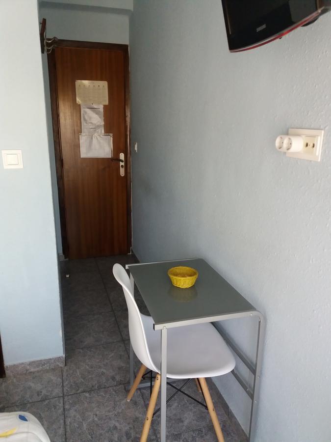 Hostal La Pilarica Paterna Exterior foto